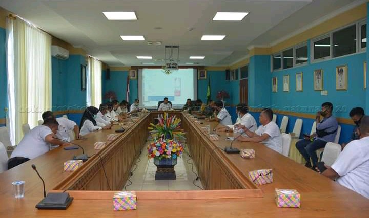 Plt. Sekda Natuna, Pimpin Pembubaran Panitia HUT RI Ke-75